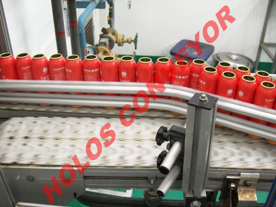 從國內(nèi)的實際應(yīng)用情況來看,皮帶輸送機的絞車?yán)o和液壓拉緊可以實現(xiàn)自動控制并且拉緊力可以調(diào)節(jié),重錘拉緊裝置有著較高的安全可靠性。隨著工業(yè)和技術(shù)的發(fā)展,并且有著長距離、大運量、高帶速特征的大型皮帶輸送機已經(jīng)成為發(fā)展主流,由此對拉緊裝置提出了更高的要求,傳統(tǒng)的拉緊裝置逐漸顯示出其缺點,技術(shù)人員已將對拉緊裝置的研究方向逐步轉(zhuǎn)入到自動拉緊領(lǐng)域。如中礦業(yè)大學(xué)開發(fā)的YZL系列皮帶輸送機液壓絞車式自動拉緊裝置,它能根據(jù)帶式輸送機起動加速階段和平穩(wěn)運行階段對輸送帶拉力的不同要求,提供相應(yīng)的輸送帶拉力,并且在輸送帶拉力發(fā)生變化時準(zhǔn)確監(jiān)測并且及時的自動調(diào)整。 從國內(nèi)的實際應(yīng)用情況來看,皮帶輸送機的絞車?yán)o和液壓拉緊可以實現(xiàn)自動控制并且拉緊力可以調(diào)節(jié),重錘拉緊裝置有著較高的安全可靠性。隨著工業(yè)和技術(shù)的發(fā)展,并且有著長距離、大運量、高帶速特征的大型皮帶輸送機已經(jīng)成為發(fā)展主流,由此對拉緊裝置提出了更高的要求,傳統(tǒng)的拉緊裝置逐漸顯示出其缺點,技術(shù)人員已將對拉緊裝置的研究方向逐步轉(zhuǎn)入到自動拉緊領(lǐng)域。如中礦業(yè)大學(xué)開發(fā)的YZL系列皮帶輸送機液壓絞車式自動拉緊裝置,它能根據(jù)帶式輸送機起動加速階段和平穩(wěn)運行階段對輸送帶拉力的不同要求,提供相應(yīng)的輸送帶拉力,并且在輸送帶拉力發(fā)生變化時準(zhǔn)確監(jiān)測并且及時的自動調(diào)整。